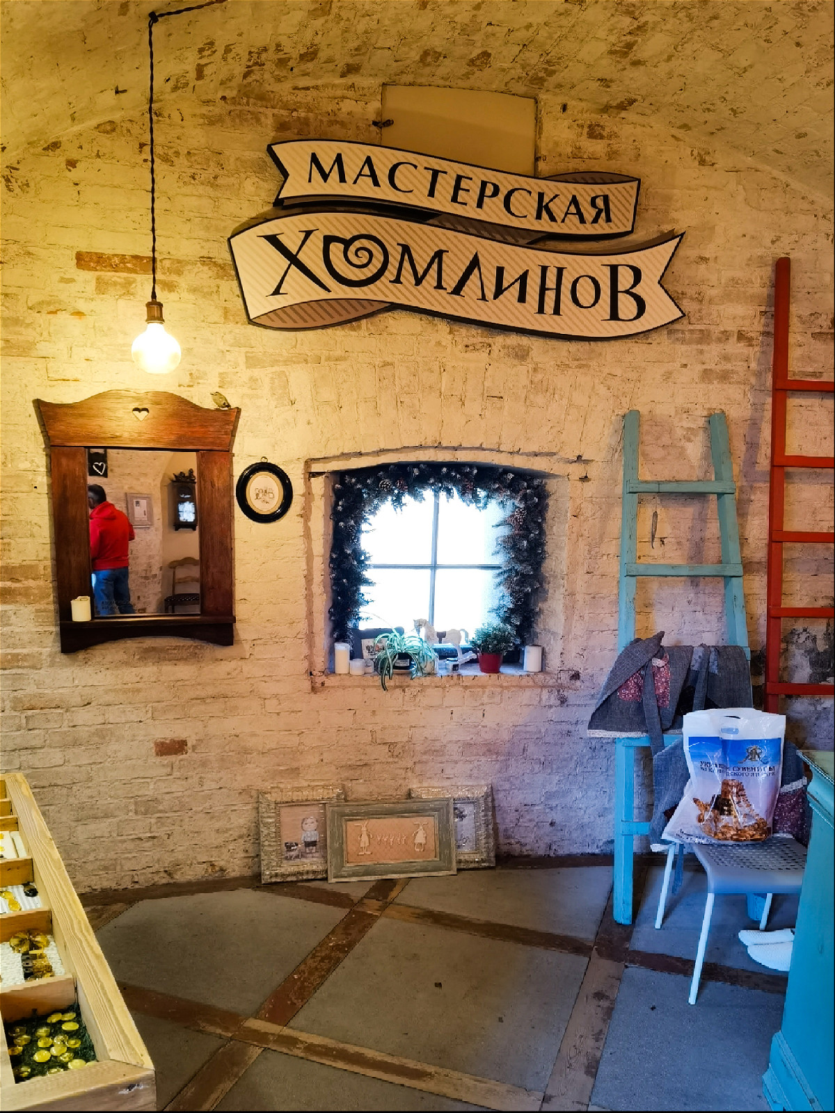 интерьер внутри мастерской хомлинов в Калининграде